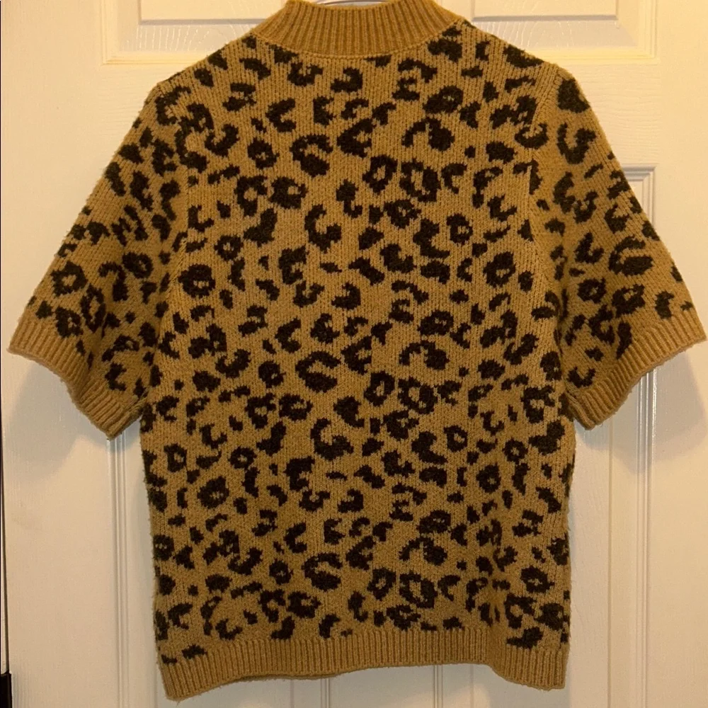 Abercrombie & Fitch Leopard Print Short Sleeve Sweater - Picture 10 of 10